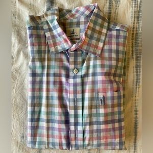Johnnie-O Hangin’ Out dress shirt. Size medium.